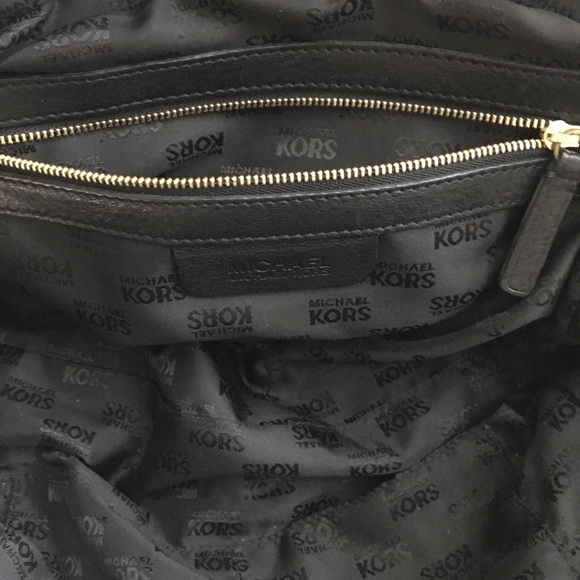 Michael Kors Black Soft Pebbled Leather Purse - Picture 4 of 6